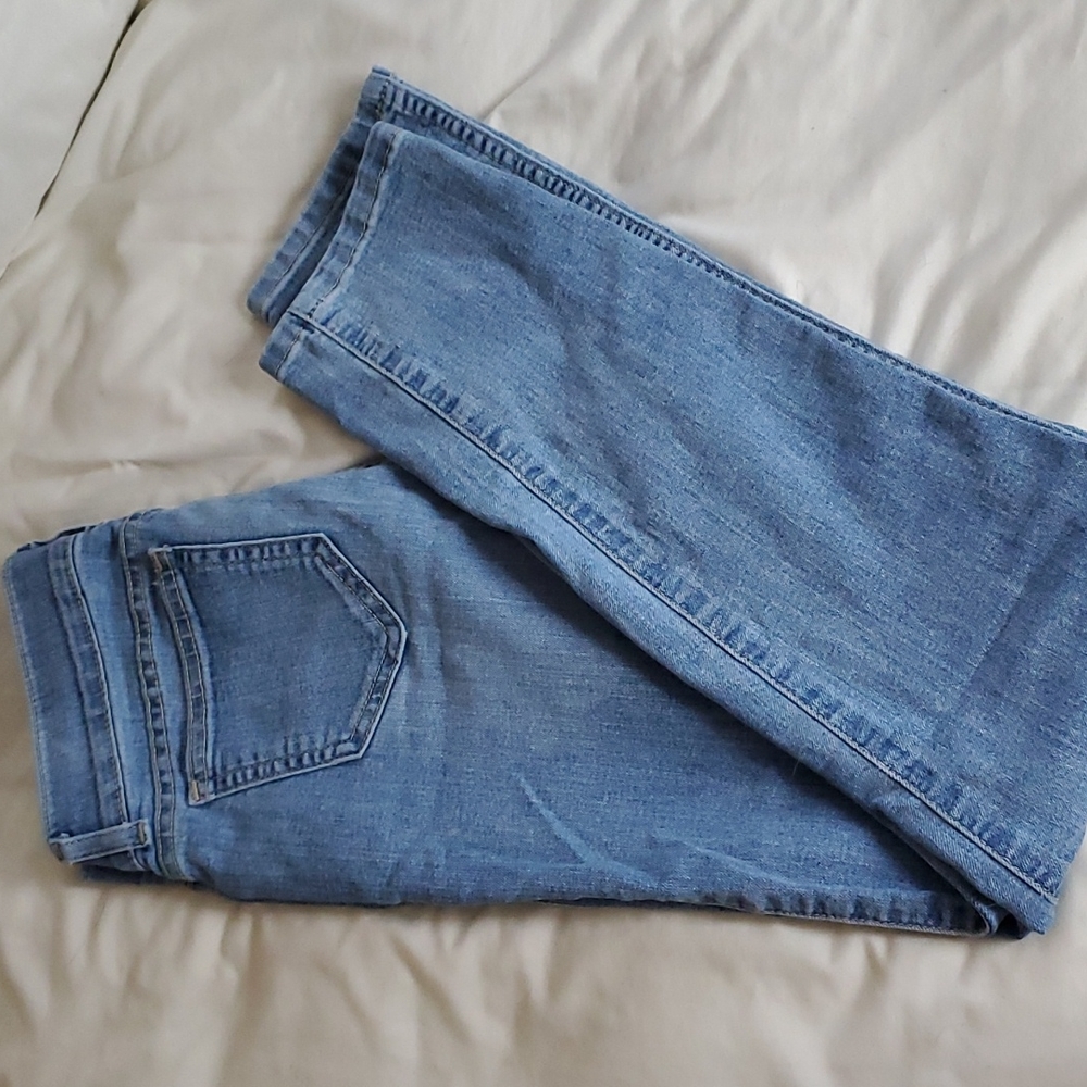 Light wash skinny jeans
